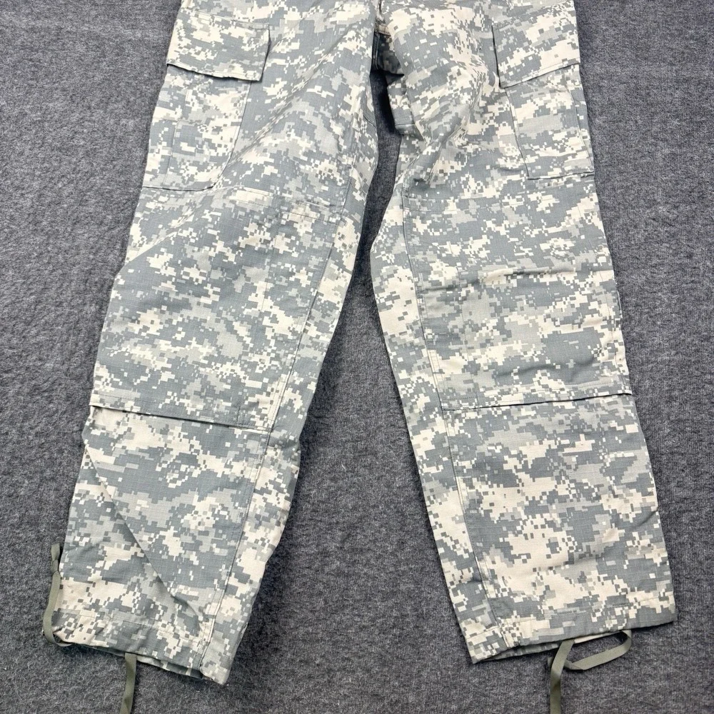 US Military Combat FR Pants Medium Trousers Digital Camo Flame Resistant Army